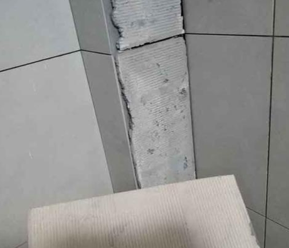 大洼瓷砖空鼓维修公司分享下厨房瓷砖脱落的补救措施。